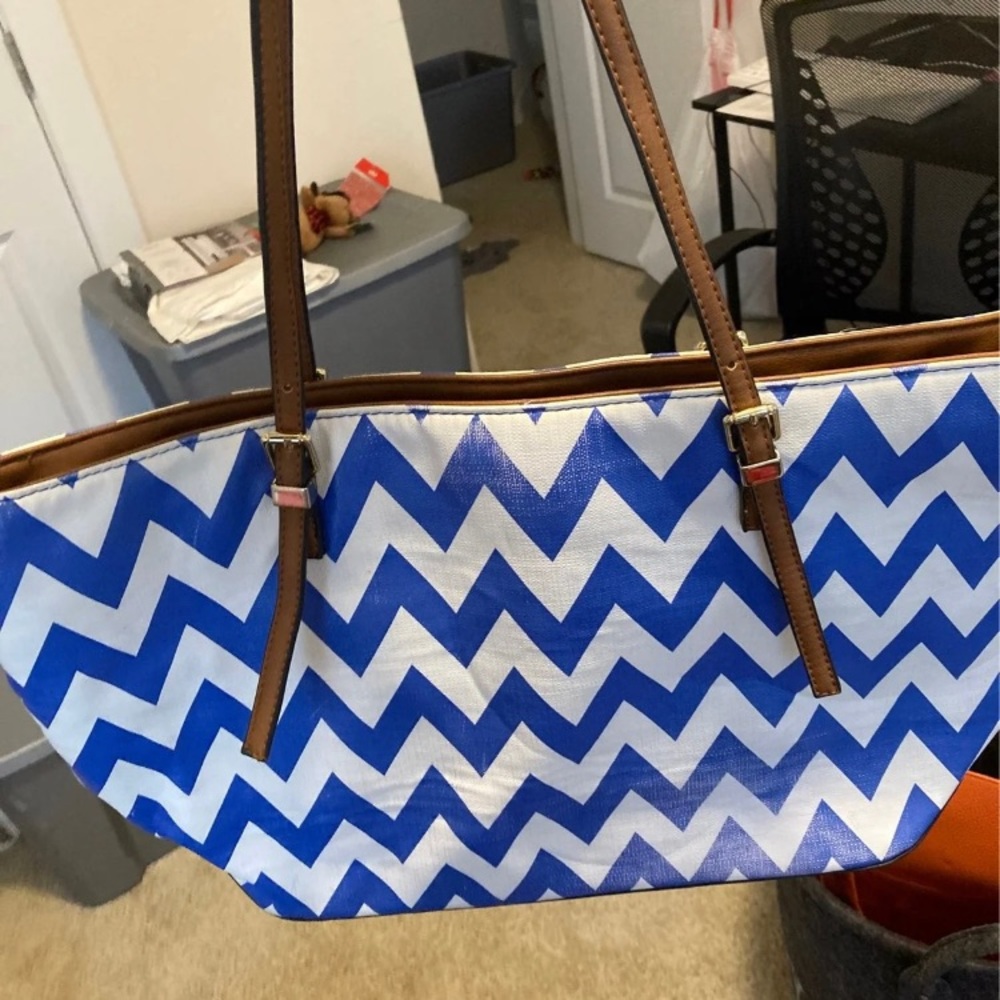Purse - Picture 2 of 3